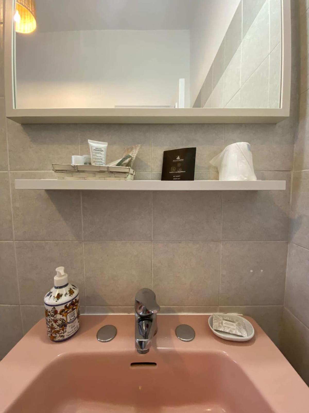 Garbatella, Lovely Mini Apartment Rom